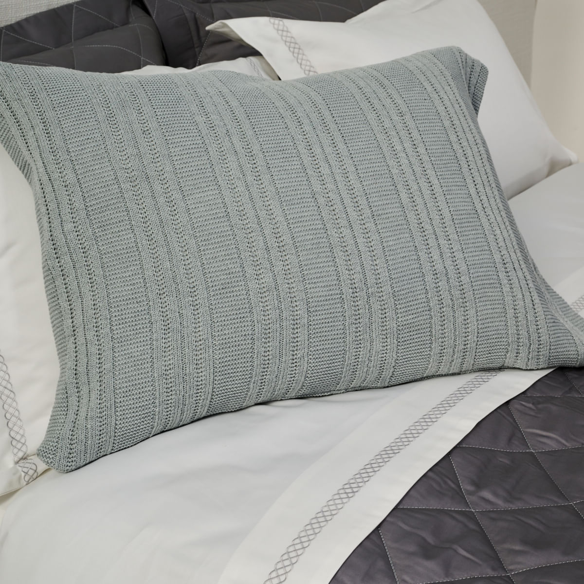 10 01 0523 PORTA TRAVESSEIRO TRICOT CANELADA ME  Cinza Claro 50 x 70 003